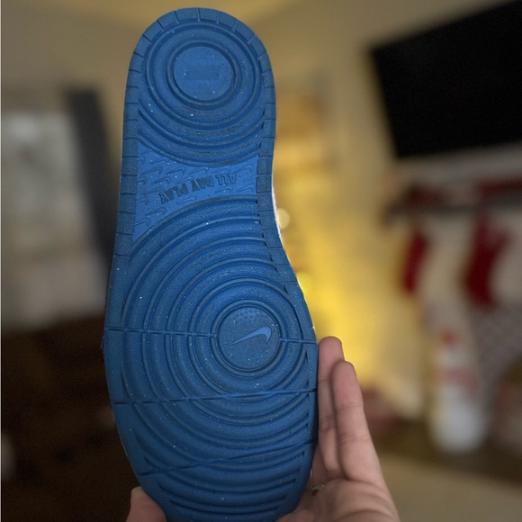 Nike Black and White Athletic Shoes - Picture 5 of 7